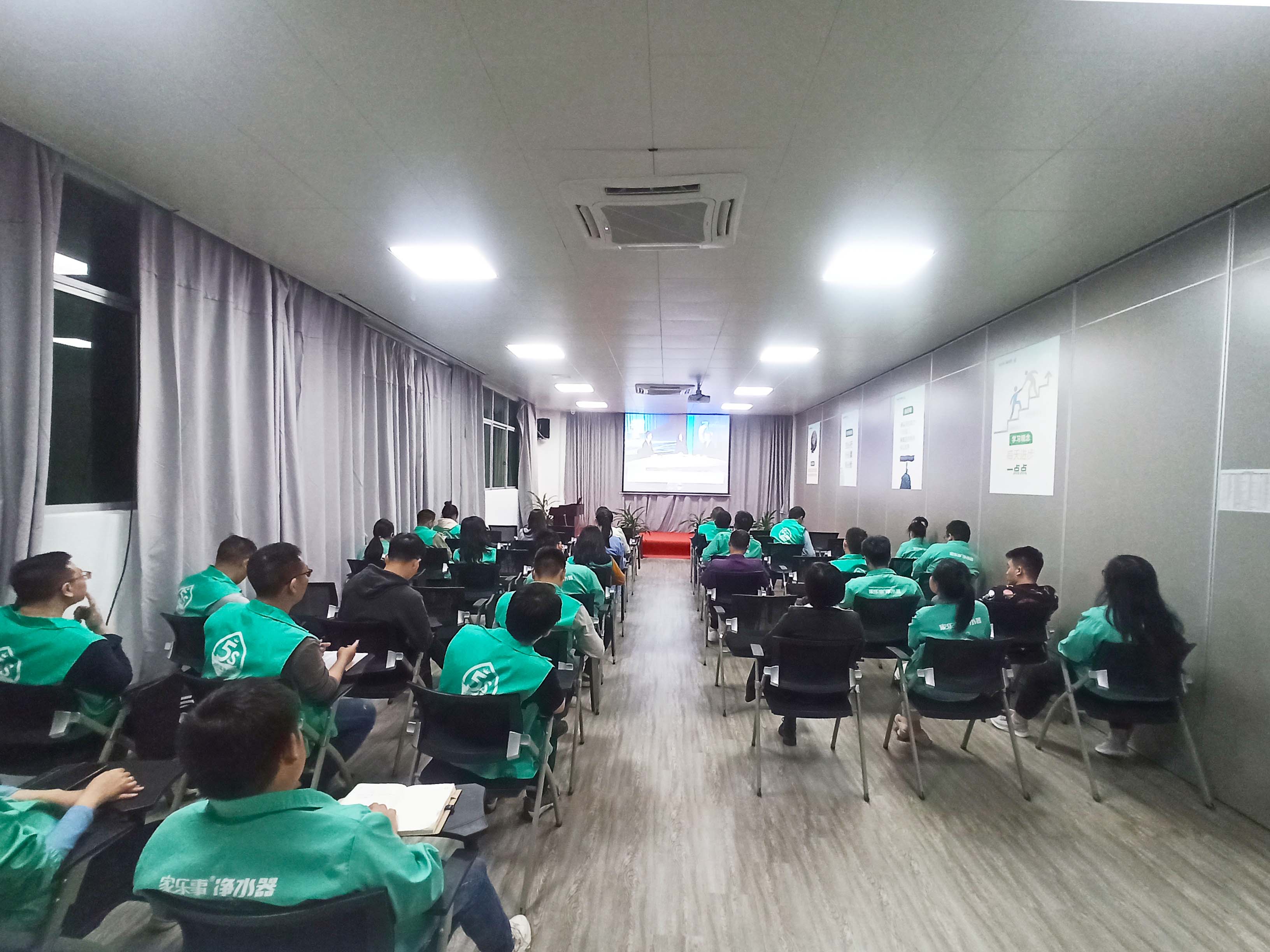 組織員工集體觀看315晚會，這家公司真“奇葩”！